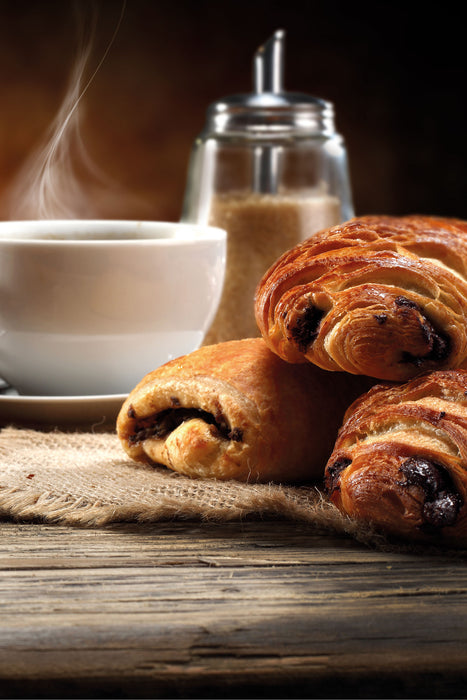 Croissant zum Kaffee, Glasbild