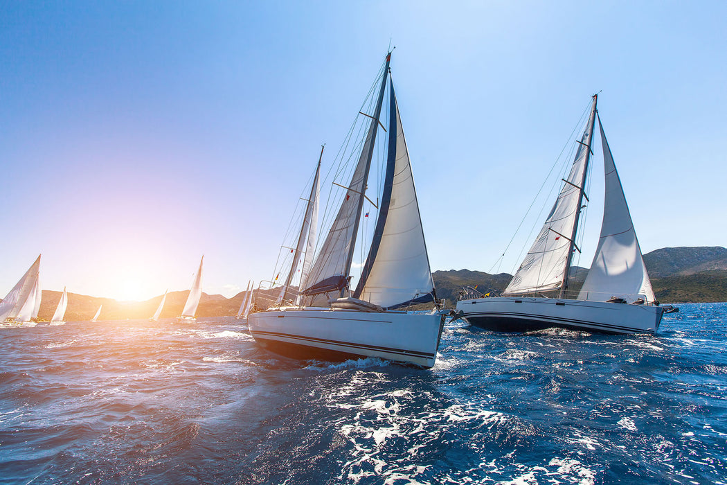 Luxusyachten bei Segelregatta, Glasbild