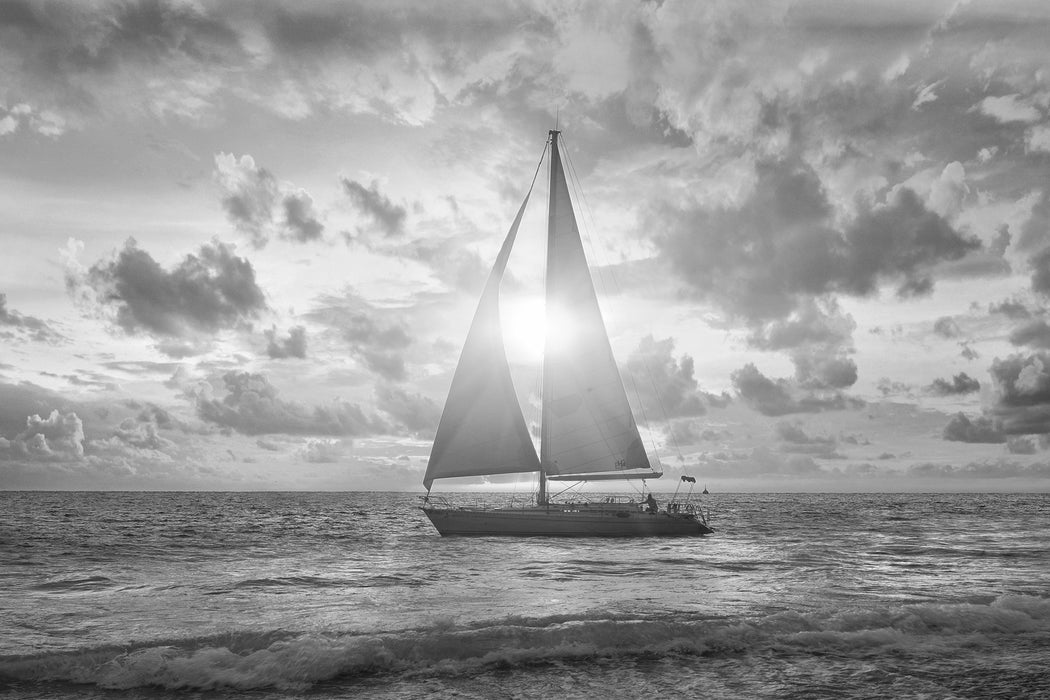 Segelboot nahgelegen der Küste, Glasbild