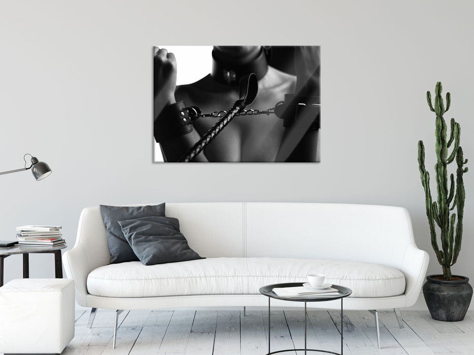 Frau in Handschellen Kunst B&W, Glasbild