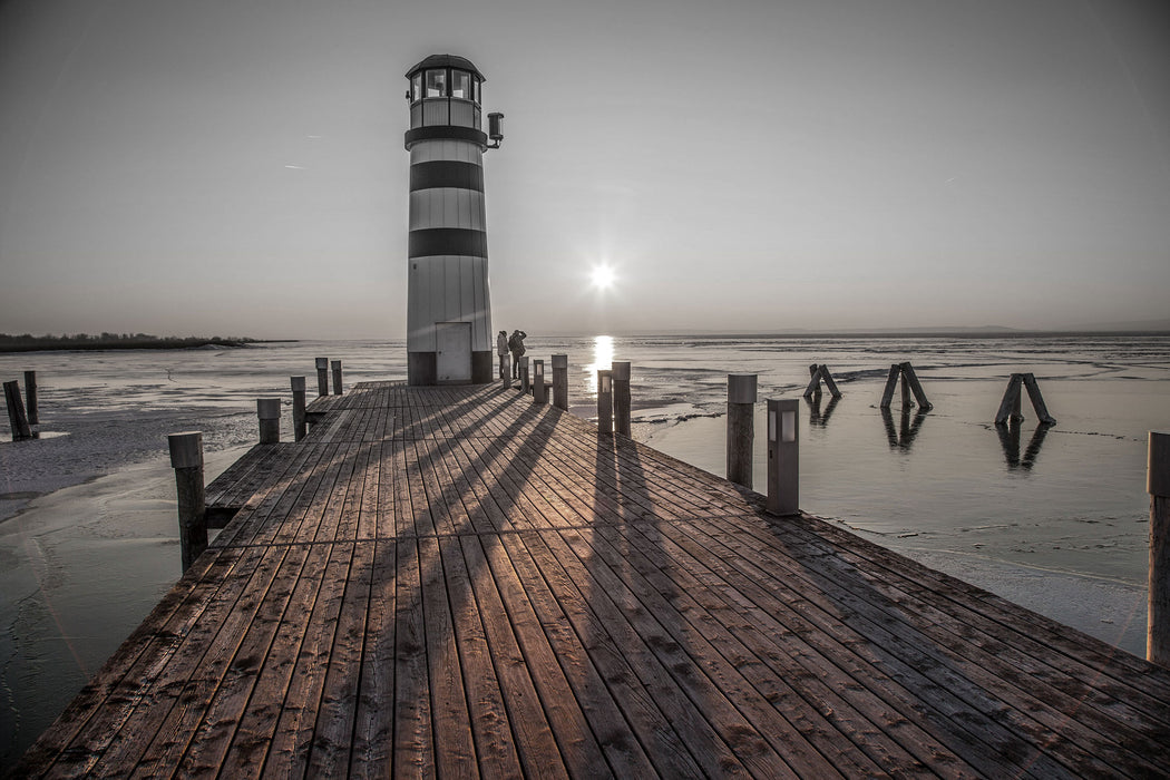 Leuchtturm am Steg, Glasbild