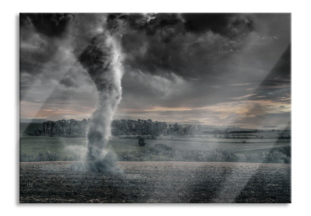 Schwarzer Tornado auf dem Feld, Glasbild