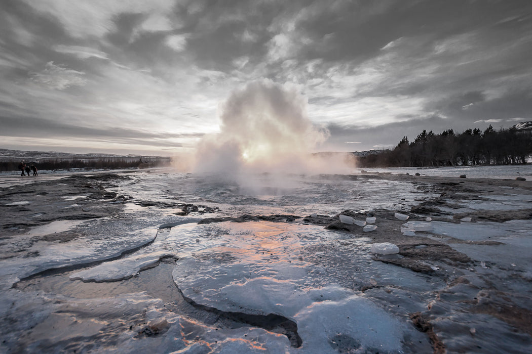 Heiße Quelle in Island, Glasbild