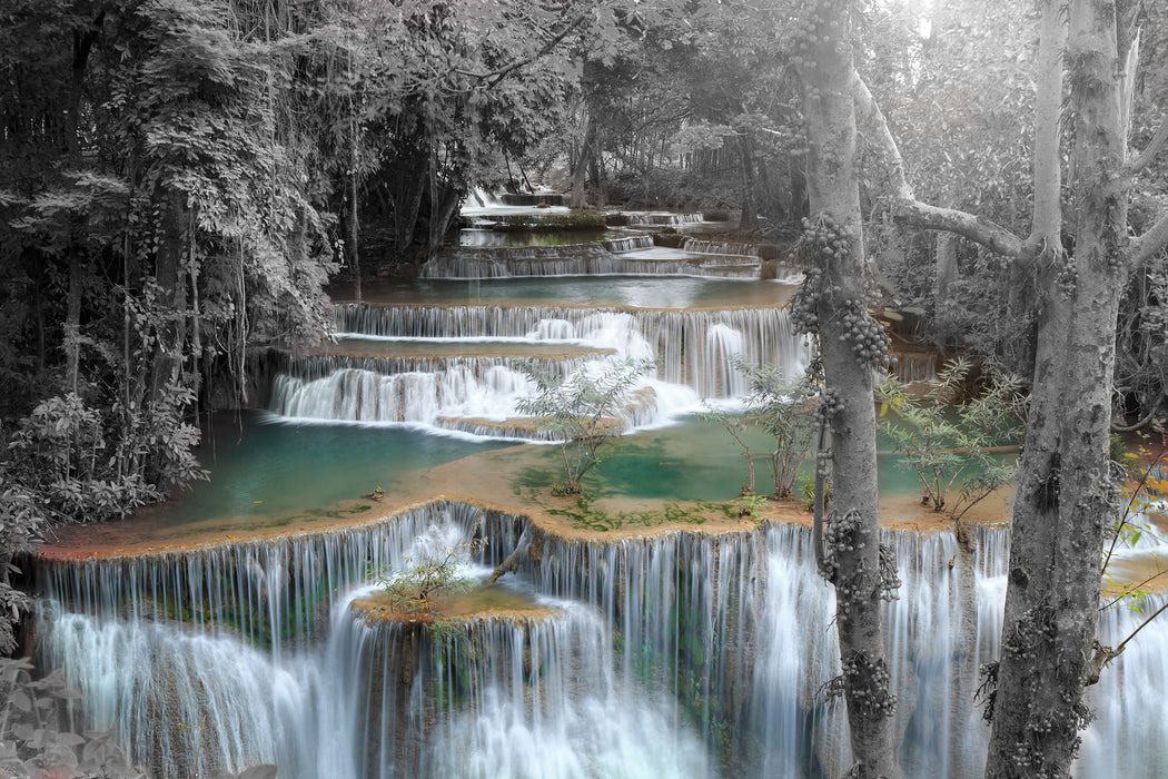 Wasserfall im Regenwald, Glasbild