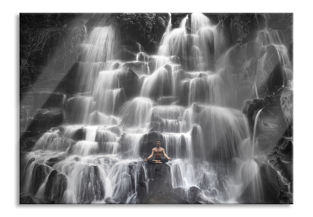 Yoga am Wasserfall in Bali, Glasbild