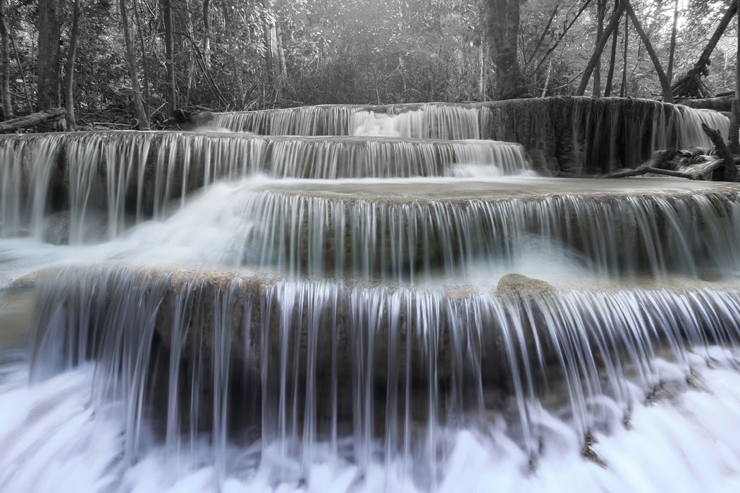 Wasserfall im Regenwald, Glasbild