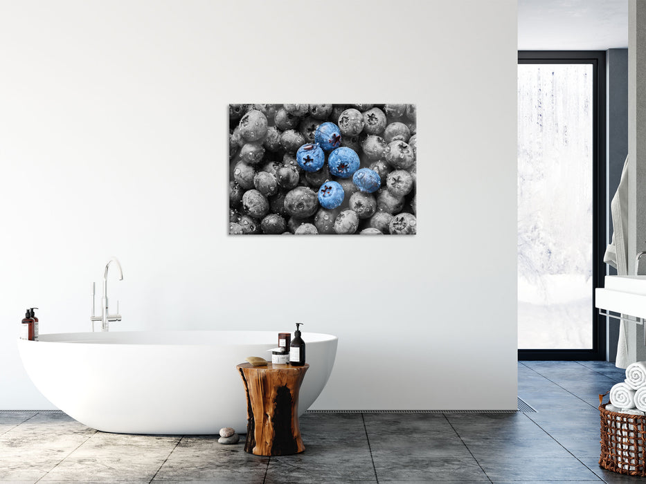 Blaubeeren mit Wassertropfen, Glasbild