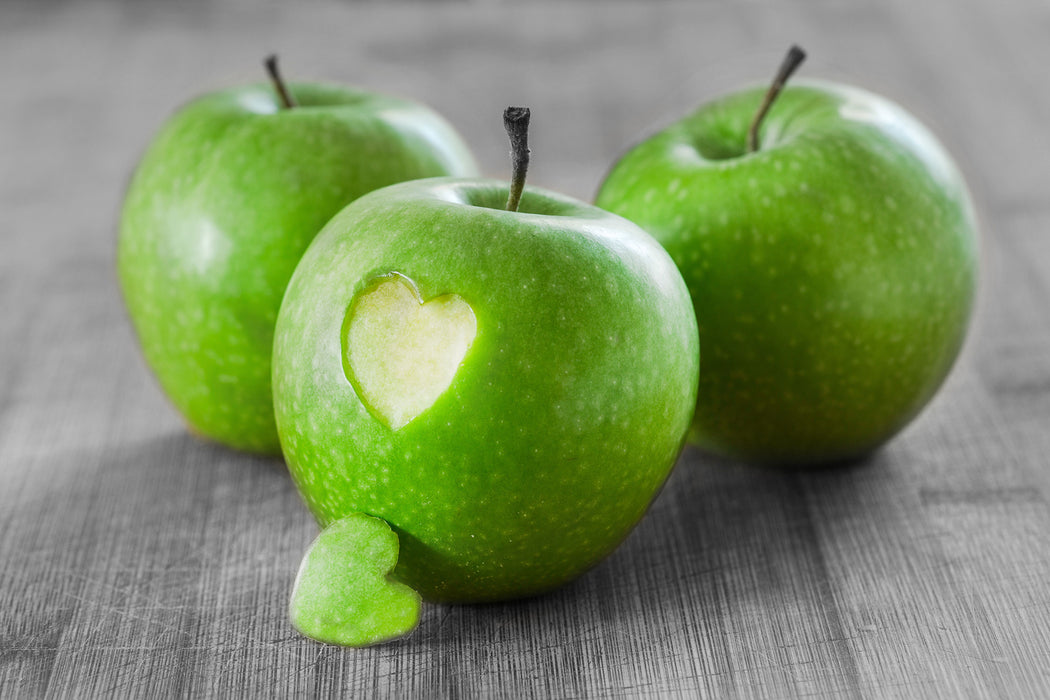 ein Herzchen im Apfel, Glasbild