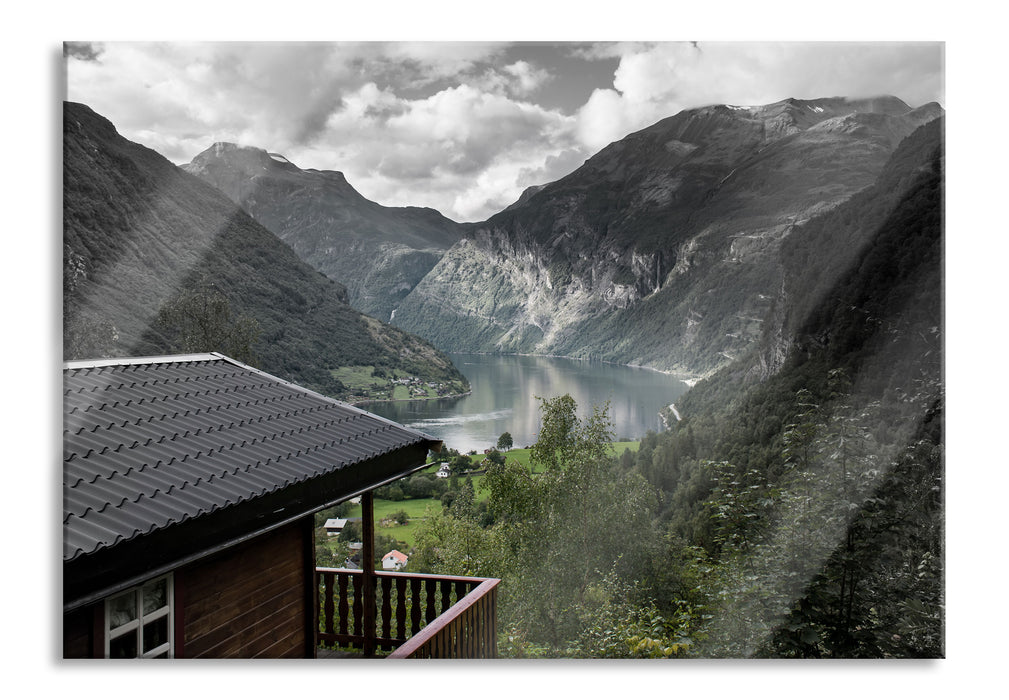 Hütte in schöner Umgebung, Glasbild