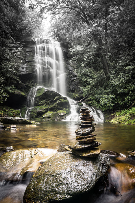 Zen Steine vor Wasserfall, Glasbild