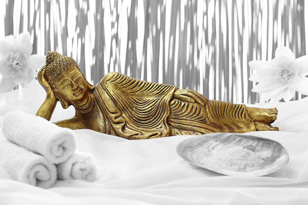 goldener Buddha auf Handtuch, Glasbild