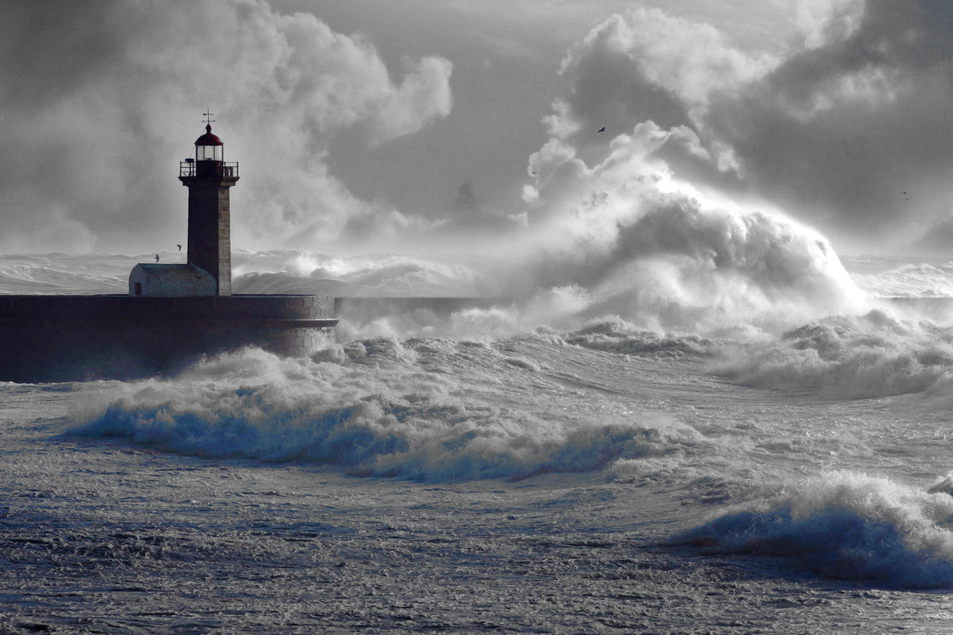 Sturmwellen Leuchtturm Portugal, Glasbild