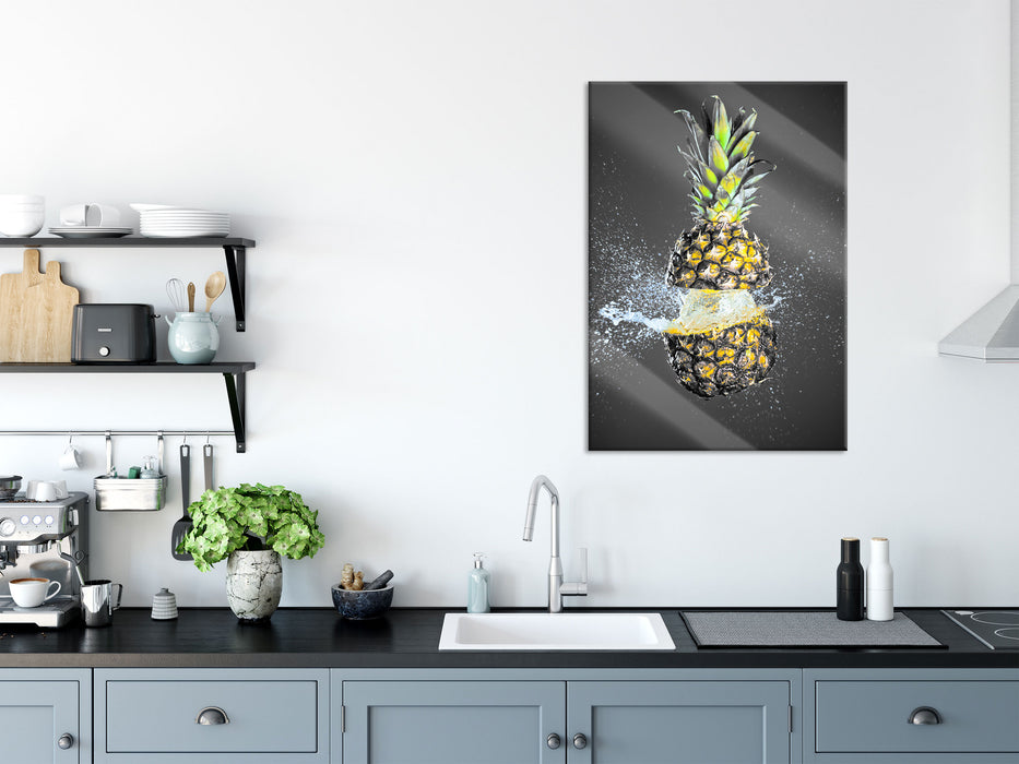 Ananas mit Wasser bespritzt, Glasbild