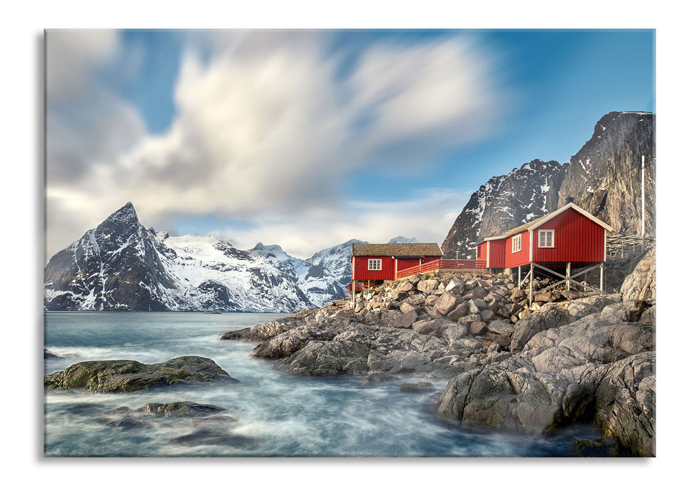 Einsames rotes Haus am Meer in Norwegen, Glasbild