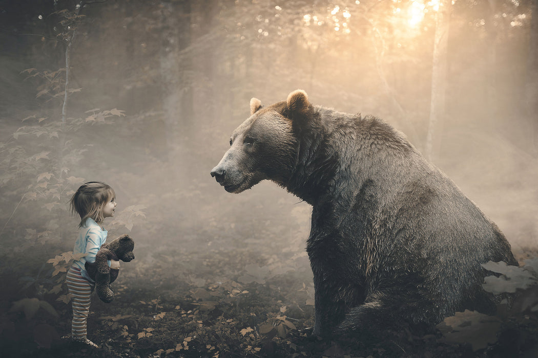 Mädchen mit Teddy und Bär im Wald, Glasbild