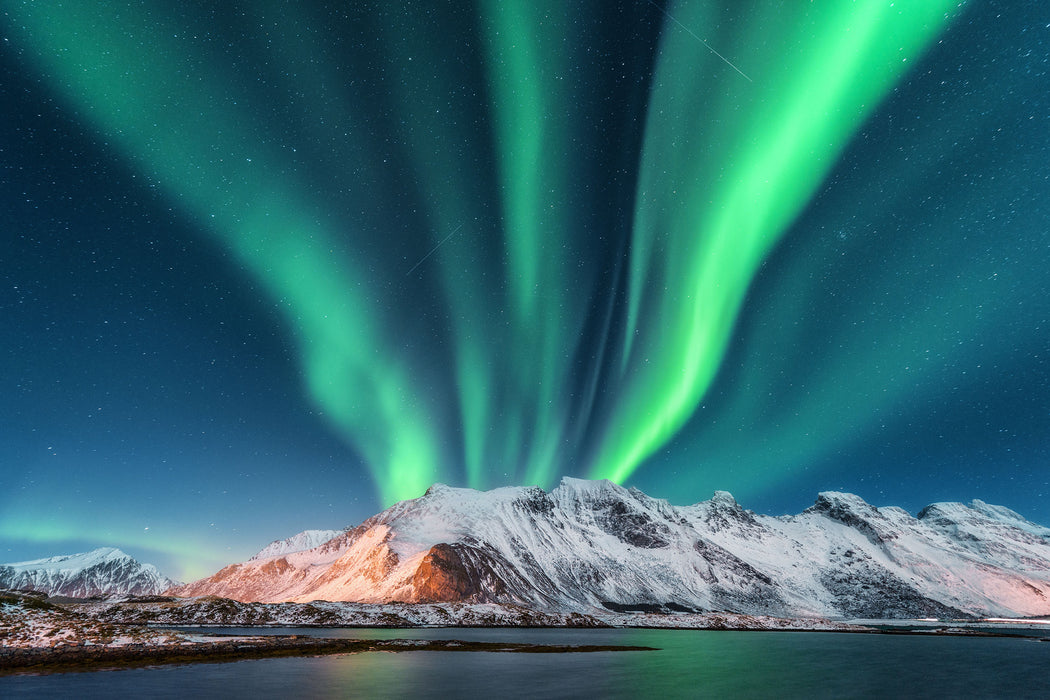 Nordlichter über Gletscher in Norwegen, Glasbild