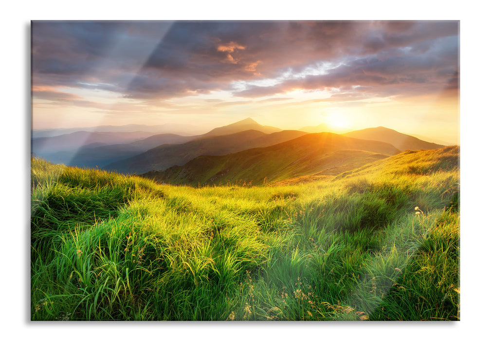 Sommerliche Bergwiese Sonnenuntergang, Glasbild