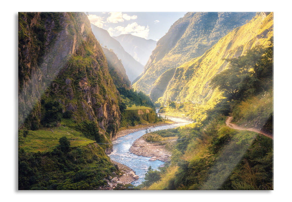 Fluss schlängelt sich durch Bergtal, Glasbild