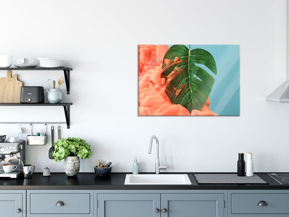 Monstera Blatt mit Pastelwolke, Glasbild