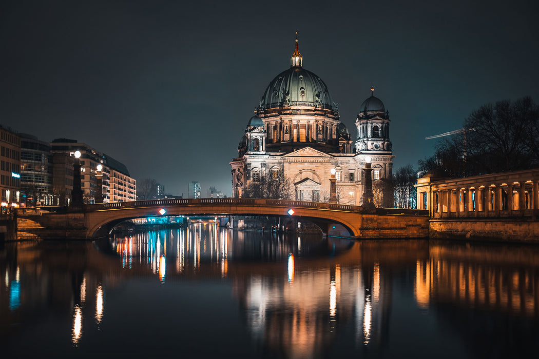 Berliner Dom an der Spree bei Nacht, Glasbild