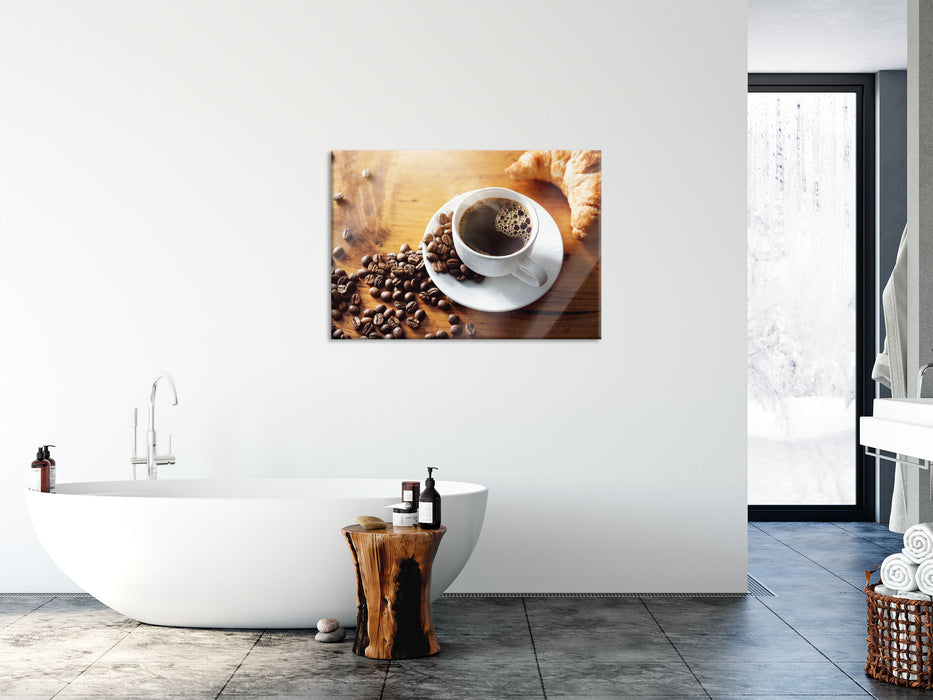 Tasse Kaffee mit Bohnen und Croissant, Glasbild