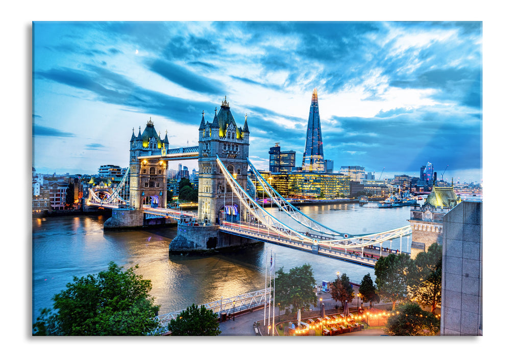 Pixxprint Beleuchtete Tower Bridge am Abend, Glasbild