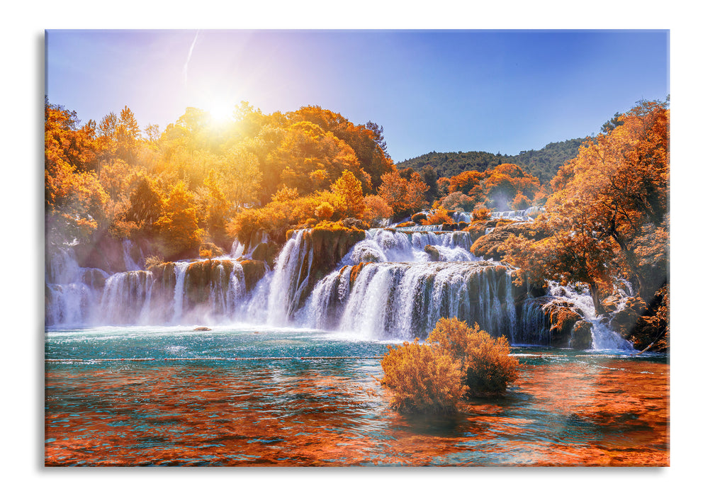 Wasserfälle im Herbst bei Sonnenuntergang, Glasbild