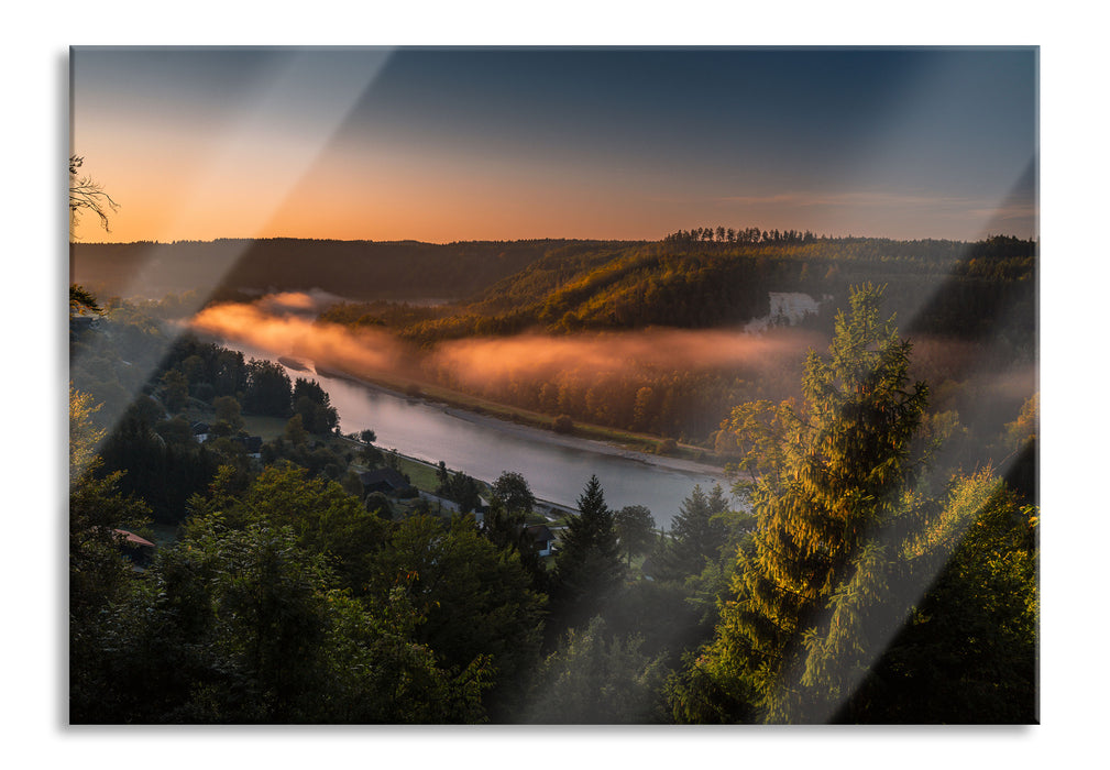 Nebel über Fluss in Waldlandschaft, Glasbild