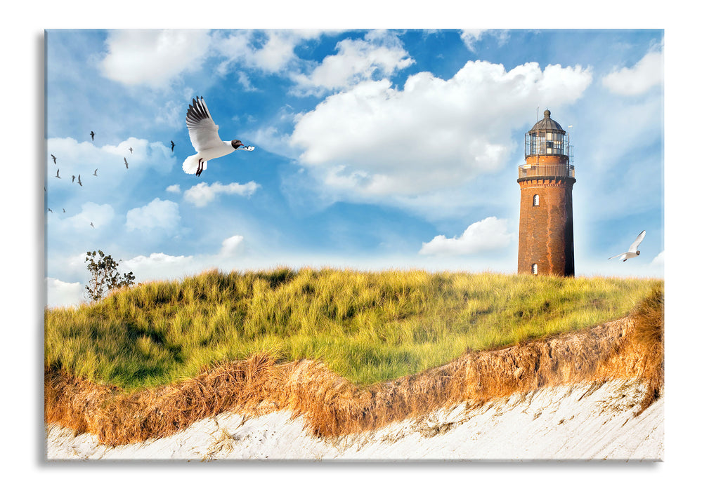 Möwen fliegen am Meer vor Leuchtturm, Glasbild