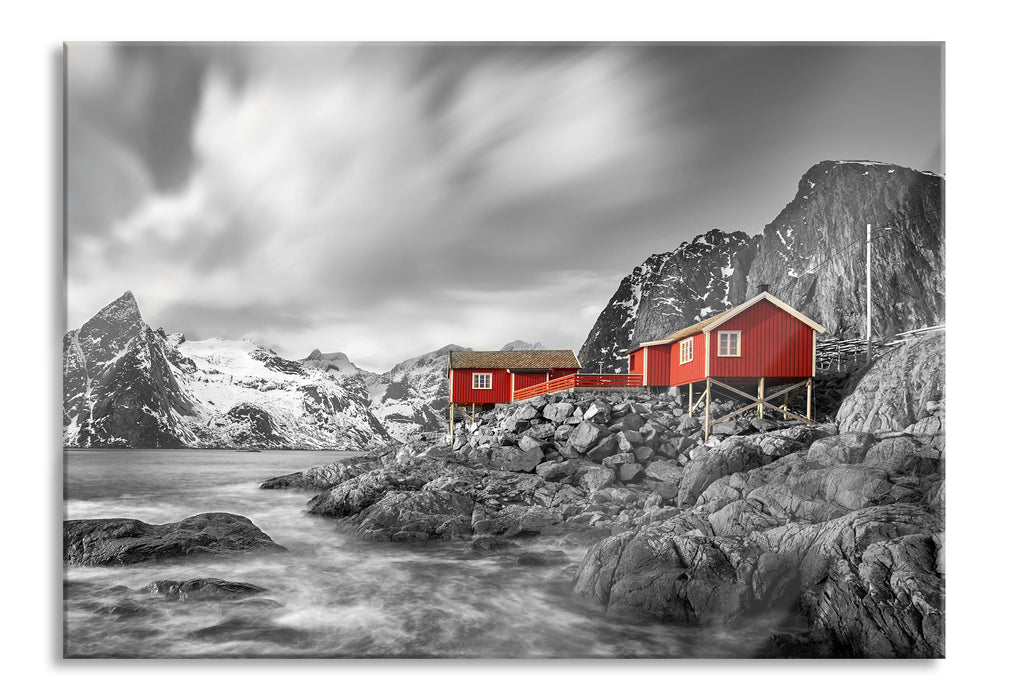Einsames rotes Haus am Meer in Norwegen B&W Detail, Glasbild