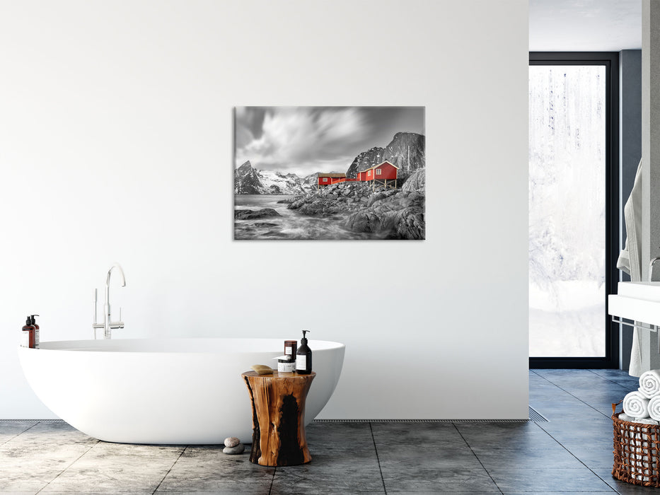 Einsames rotes Haus am Meer in Norwegen B&W Detail, Glasbild