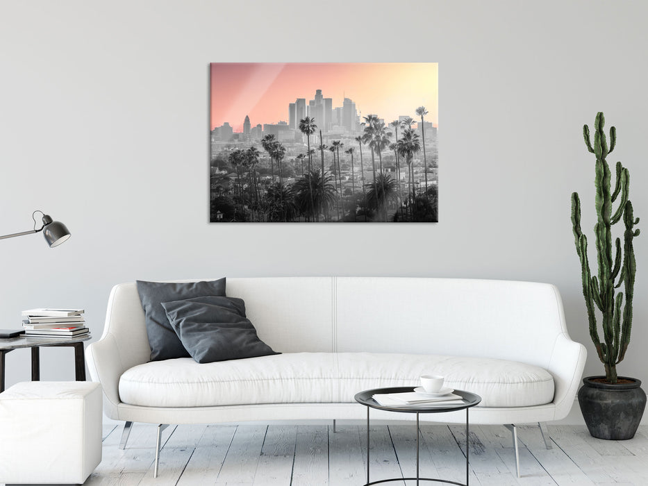 Palmen vor Skyline von Los Angeles B&W Detail, Glasbild