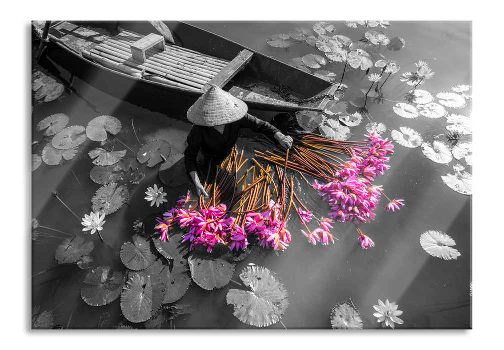 Pixxprint Wasserlilienernte mit Boot in Vietnam B&W Detail, Glasbild