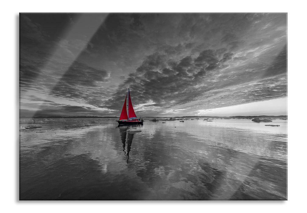 Einsames Segelboot in der Abenddämmerung B&W Detail, Glasbild