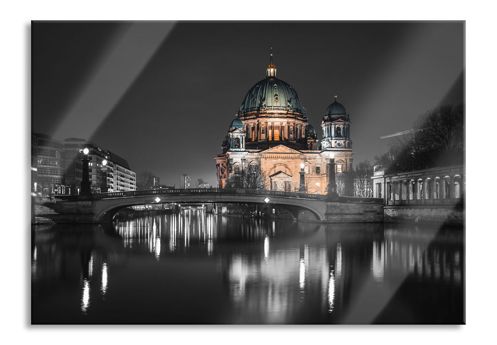 Pixxprint Berliner Dom an der Spree bei Nacht B&W Detail, Glasbild