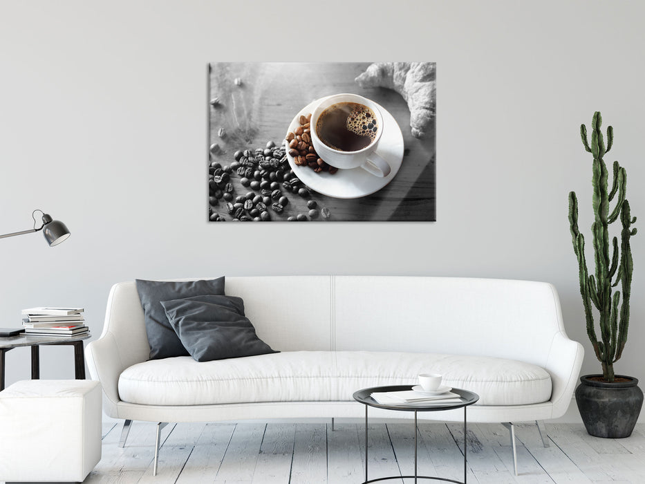 Tasse Kaffee mit Bohnen und Croissant B&W Detail, Glasbild