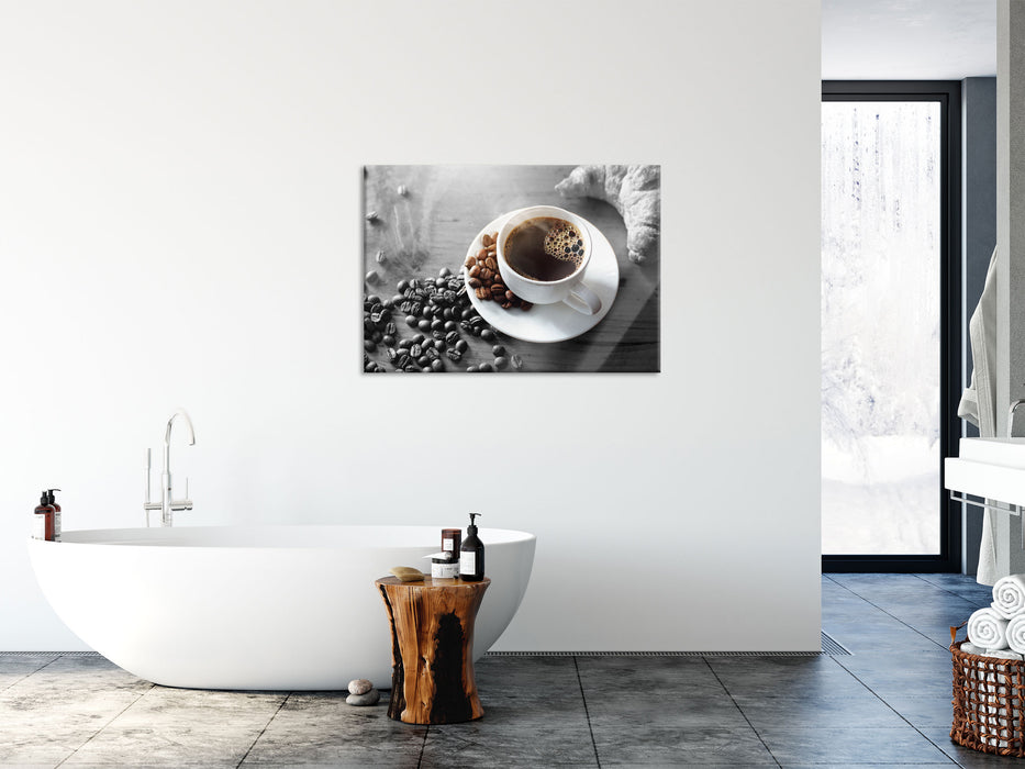 Tasse Kaffee mit Bohnen und Croissant B&W Detail, Glasbild