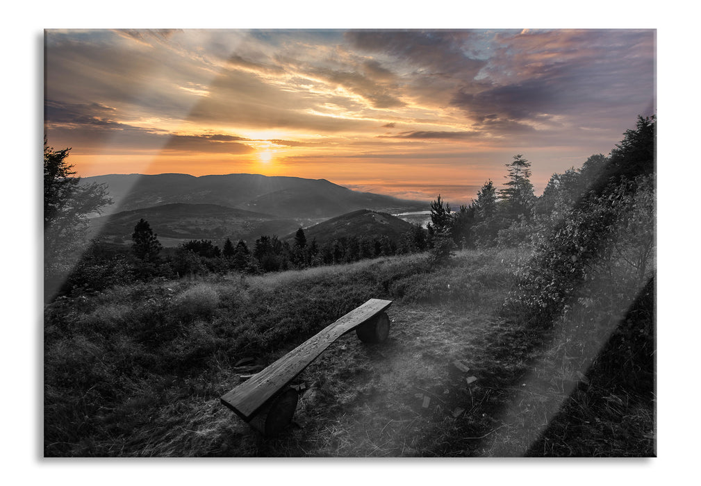 Bank auf Berggipfel bei Sonnenuntergang B&W Detail, Glasbild