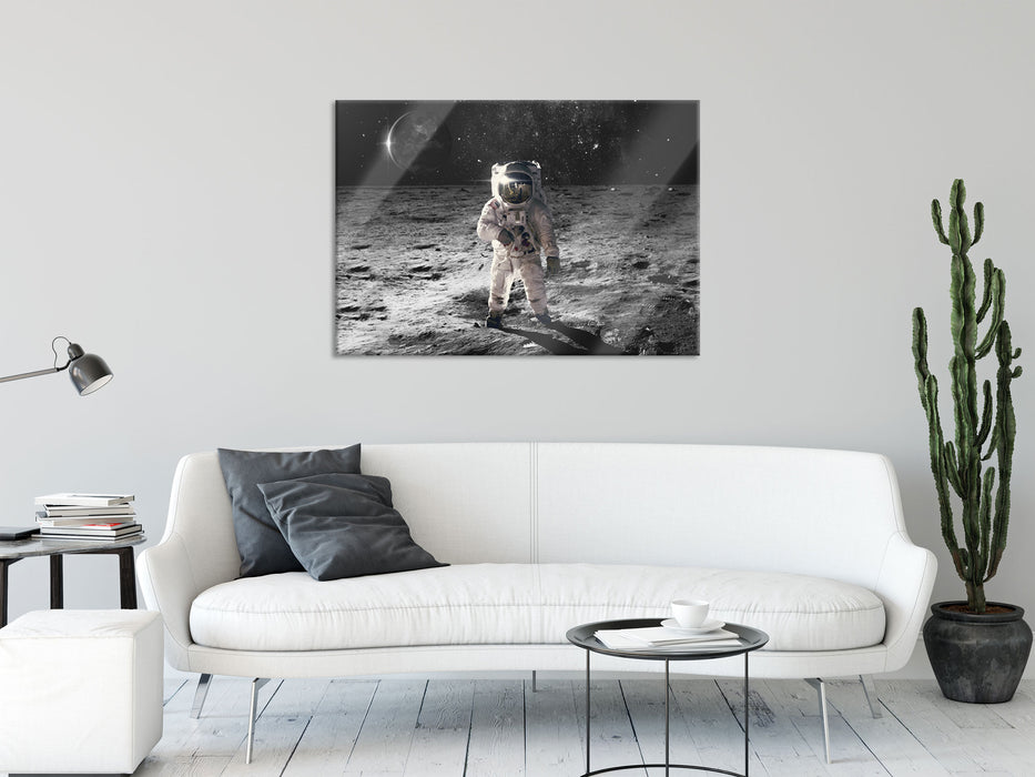 Einsamer Astronaut auf dem Mond B&W Detail, Glasbild