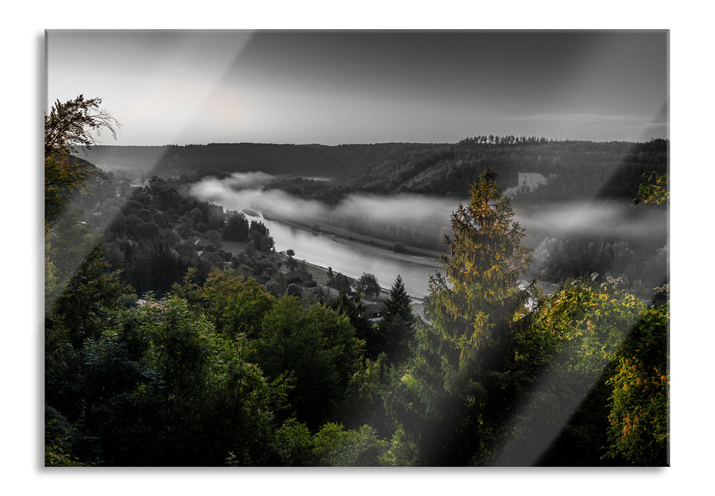 Nebel über Fluss bei Sonnenaufgang B&W Detail, Glasbild