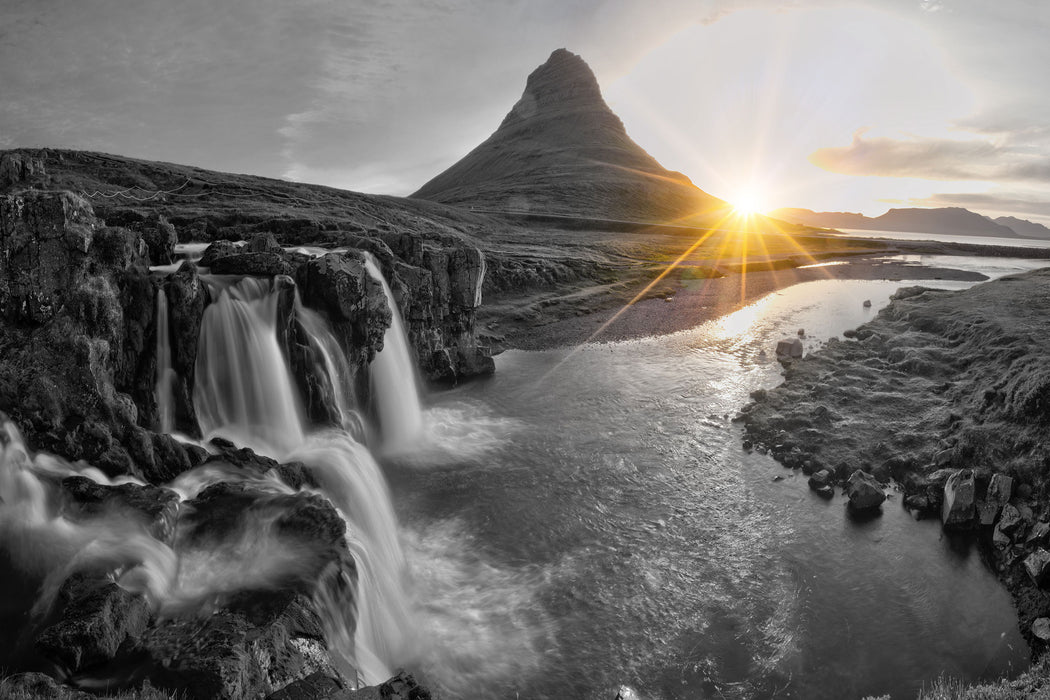 Wasserfall in Isalnd bei Sonnenuntergang B&W Detail, Glasbild