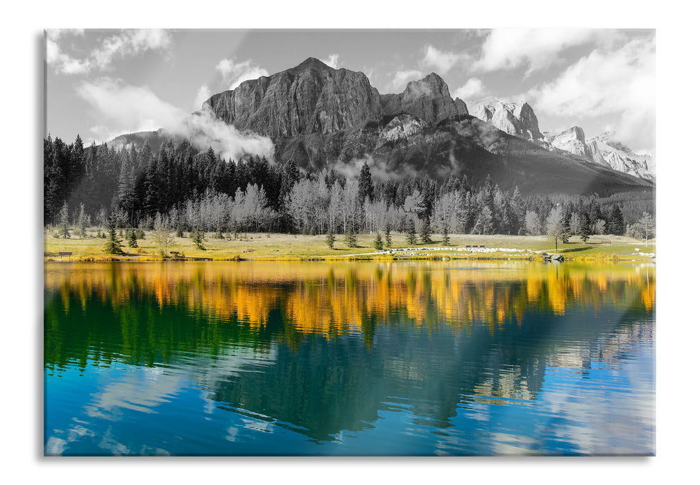 Pixxprint Kanadischer Herbstwald und Berge am See B&W Detail, Glasbild