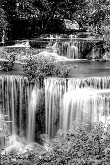 Türkise Wasserfälle in Thailand, Monochrome, Glasbild