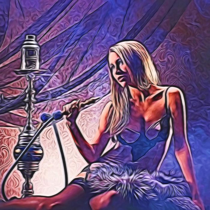 Attraktive Frau mit Shisha, Glasbild Quadratisch