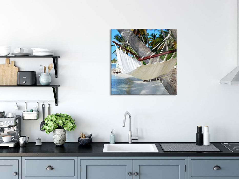 hängematte quadratisch Gemütliche Hängematte am Strand, Glasbild Quadratisch— Pixxprint.de