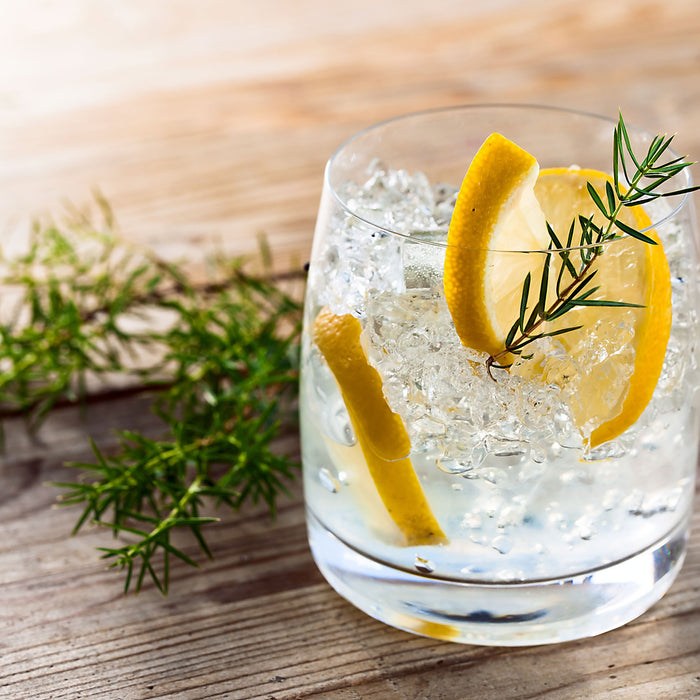 Leckerer Gin Tonic, Glasbild Quadratisch