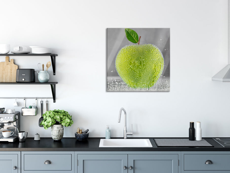 Grüner leckerer Apfel im Wasser, Glasbild Quadratisch