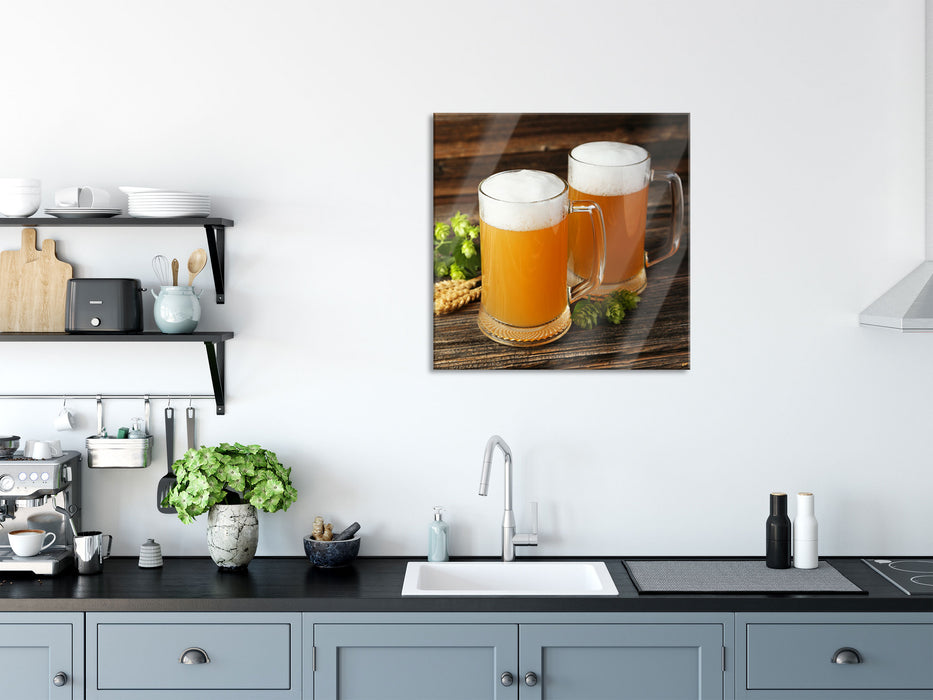 Köstliches Bier mit Hopfenblüten, Glasbild Quadratisch