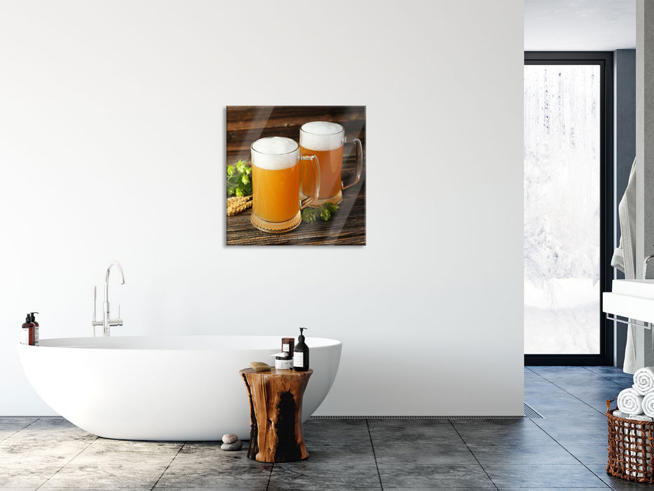 Köstliches Bier mit Hopfenblüten, Glasbild Quadratisch