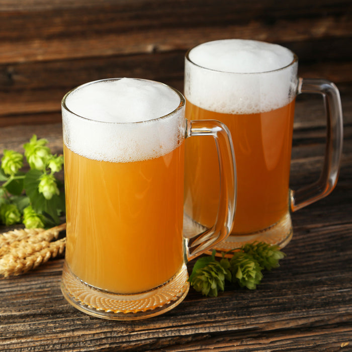 Köstliches Bier mit Hopfenblüten, Glasbild Quadratisch